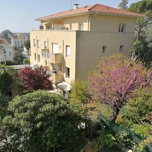 Soraya , Quiet Location With Big Garden Near And Old Town Of Apartment Nice