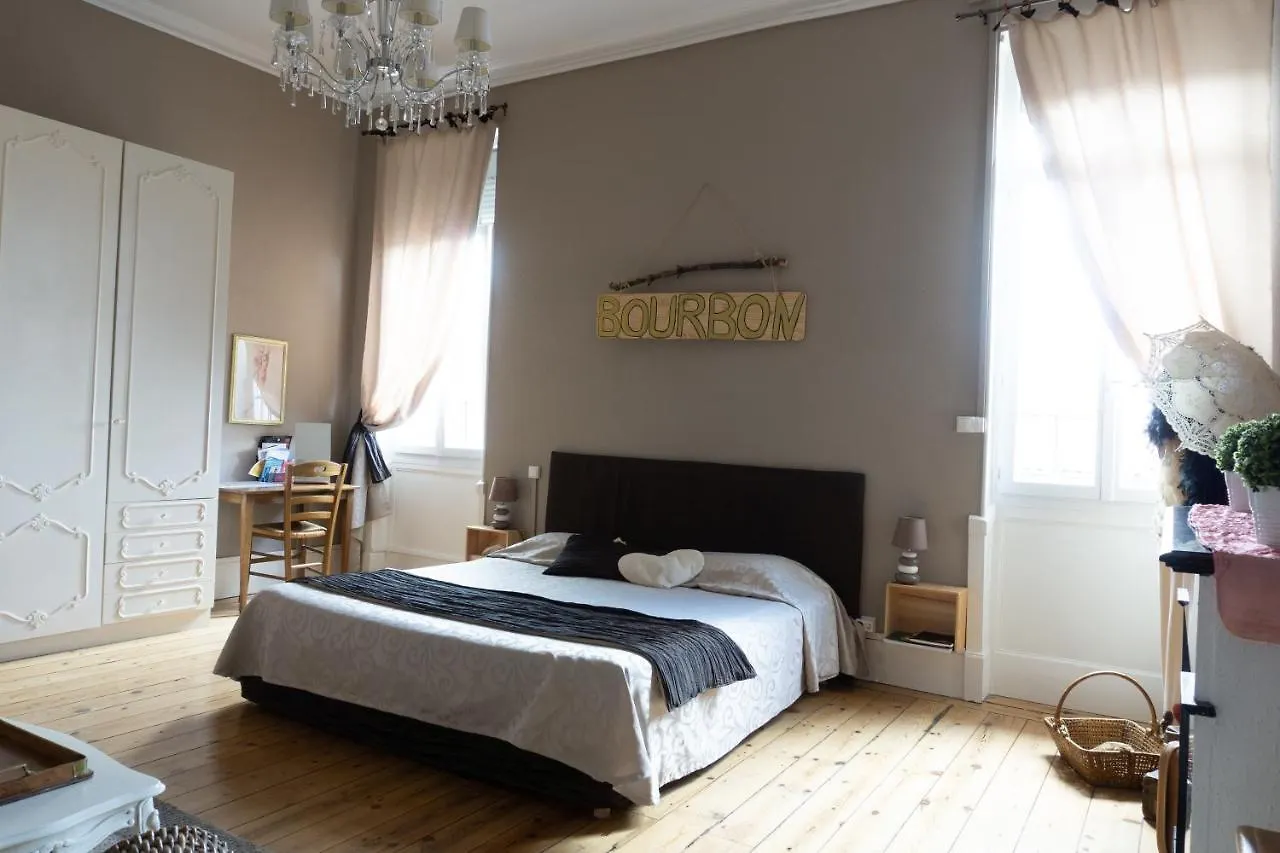 Vanille Bourbon Montauban Bed & Breakfast